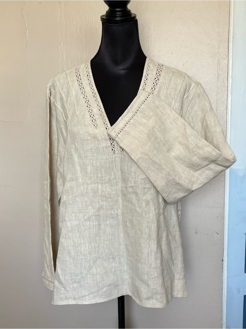 Chico's 100% linen cream v neck boho peasant top with boxy fit - Picture 2 of 7